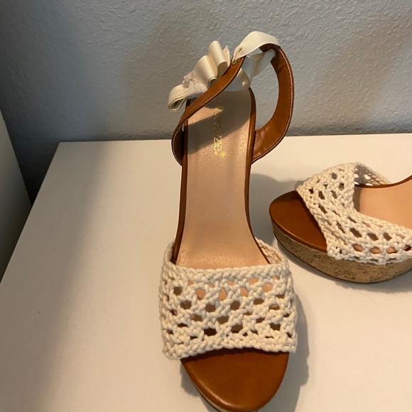 Shoe dazzle medium height wedges - Picture 3 of 3